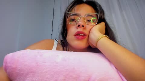 Snapshot of megan_vwv chatting on December 3, 1:08 am megan online show from December 3, 1:08 am