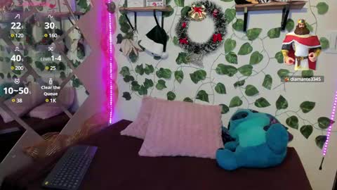 Snapshot of megan_xoxo1 chatting on December 12, 12:33 pm Megan online show from December 12, 12:33 pm