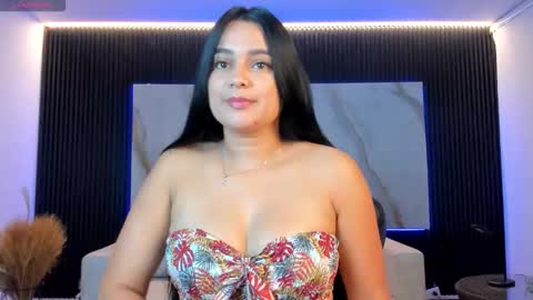 Snapshot of megancoxx_ chatting on November 4, 10:58 am Megan - Every day from 530 to 200 pm COL online show from November 4, 10:58 am