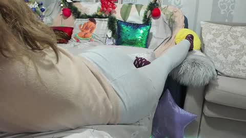 Snapshot of meganfox3325 chatting on January 15, 7:01 pm Nicki--------- Welcome to my Room online show from January 15, 7:01 pm