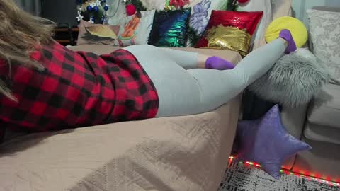 Snapshot of meganfox3325 chatting on January 18, 6:10 pm Nicki--------- Welcome to my Room online show from January 18, 6:10 pm