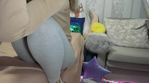 Snapshot of meganfox3325 chatting on January 27, 6:41 pm Nicki--------- Welcome to my Room online show from January 27, 6:41 pm