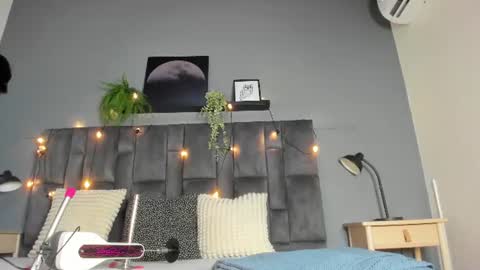 Snapshot of meganlovee__ chatting on July 4, 4:07 am MEGAN online show from July 4, 4:07 am