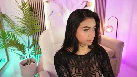 Megan Lowell online show from November 18, 10:25 pm