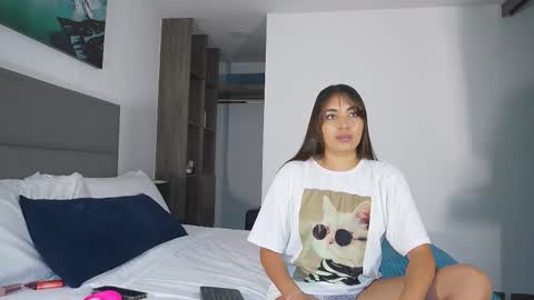 Snapshot of megann__sweet chatting on September 12, 10:59 am Mara online show from September 12, 10:59 am