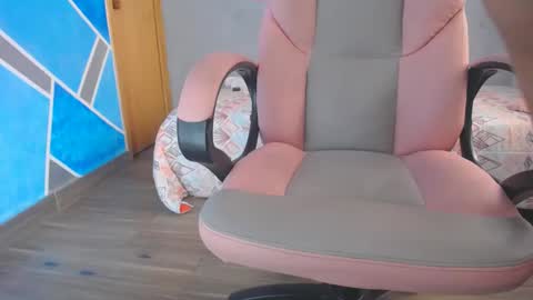 megannmilf online show from December 18, 7:41 pm