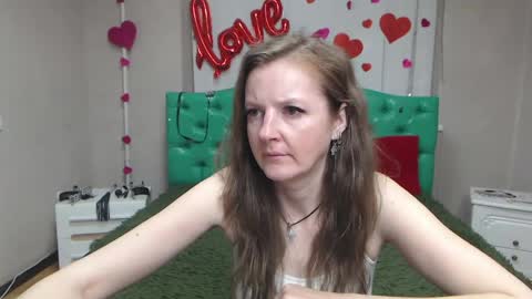 Snapshot of meganpirs chatting on May 19, 3:02 am MeganPirs online show from May 19, 3:02 am