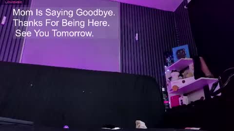 Snapshot of meganwolf1_ chatting on June 25, 4:22 pm Megan online show from June 25, 4:22 pm