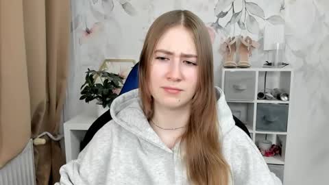 Snapshot of meganx_candy chatting on February 6, 7:02 am Megan online show from February 6, 7:02 am