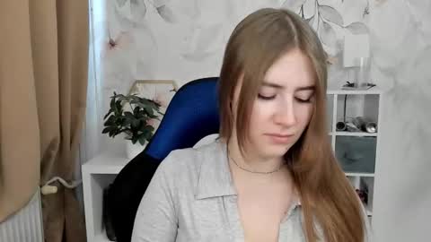 Snapshot of meganx_candy chatting on February 9, 1:37 pm Megan online show from February 9, 1:37 pm