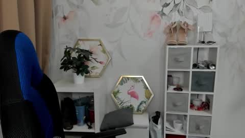 Snapshot of meganx_candy chatting on February 13, 6:42 am Megan online show from February 13, 6:42 am