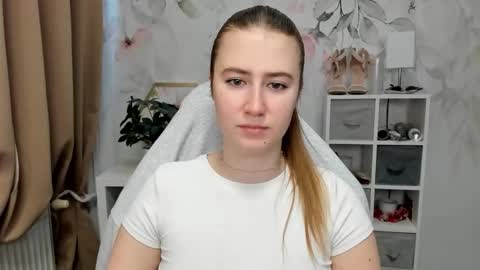 Snapshot of meganx_candy chatting on February 20, 7:21 am Megan online show from February 20, 7:21 am