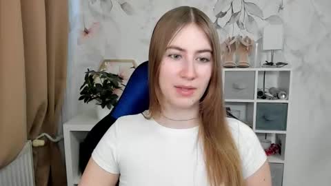 Snapshot of meganx_candy chatting on February 27, 6:46 am Megan online show from February 27, 6:46 am