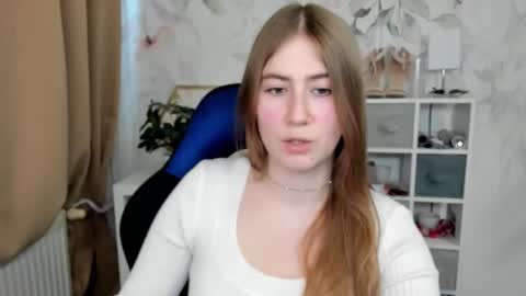 Snapshot of meganx_candy chatting on March 2, 1:51 pm Megan online show from March 2, 1:51 pm