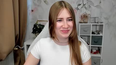 Snapshot of meganx_candy chatting on March 12, 6:52 am Megan online show from March 12, 6:52 am