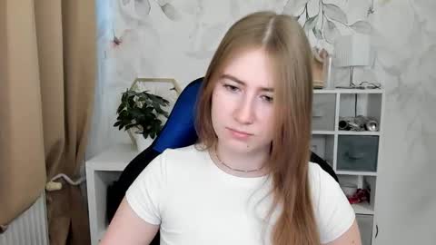 Snapshot of meganx_candy chatting on March 20, 6:29 am Megan online show from March 20, 6:29 am