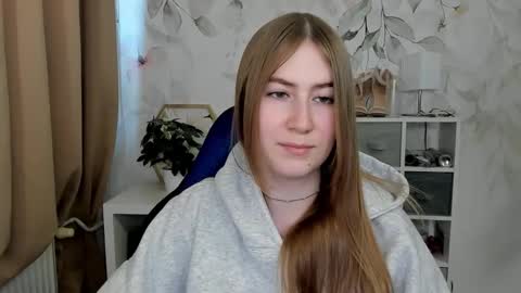 Snapshot of meganx_candy chatting on March 27, 8:26 am Megan online show from March 27, 8:26 am