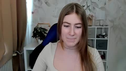 Snapshot of meganx_candy chatting on April 2, 12:25 pm Megan online show from April 2, 12:25 pm