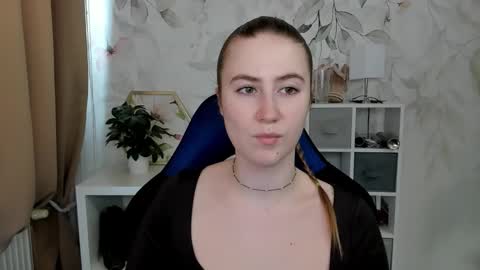 Snapshot of meganx_candy chatting on April 13, 12:32 pm Megan online show from April 13, 12:32 pm
