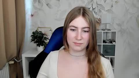 Snapshot of meganx_candy chatting on April 14, 2:23 pm Megan online show from April 14, 2:23 pm