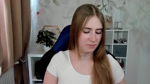Snapshot of meganx_candy chatting on May 14, 3:19 pm Megan online show from May 14, 3:19 pm