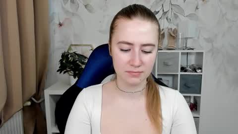 Snapshot of meganx_candy chatting on May 15, 5:36 am Megan online show from May 15, 5:36 am