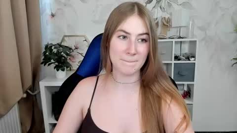Snapshot of meganx_candy chatting on June 9, 12:17 pm Megan online show from June 9, 12:17 pm