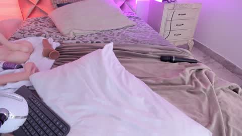 M E G A R A online show from December 31, 7:20 am