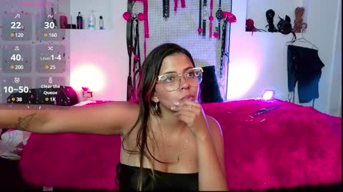 Snapshot of meggan_greey chatting on December 18, 1:15 am Your best slave  online show from December 18, 1:15 am