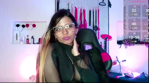 Snapshot of meggan_greey chatting on January 26, 3:06 am Your best slave  online show from January 26, 3:06 am