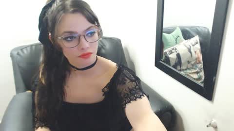 Snapshot of meghan_cherrys chatting on January 10, 8:18 am meghan online show from January 10, 8:18 am