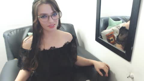 Snapshot of meghan_cherrys chatting on February 8, 5:18 am meghan online show from February 8, 5:18 am