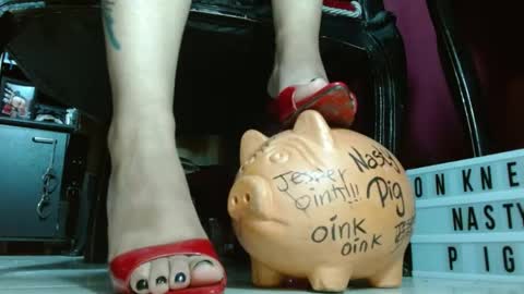 Snapshot of megoddessara chatting on May 20, 1:45 am Goddess Sara online show from May 20, 1:45 am