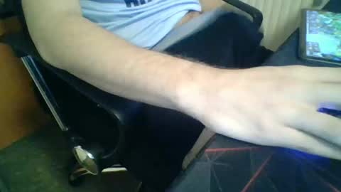 Snapshot of meks5544 chatting on January 1, 6:49 pm meks5544 online show from January 1, 6:49 pm