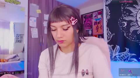 Melissa  -  -  Please help me to reach 100 thumbs up online show from September 26, 5:17 pm