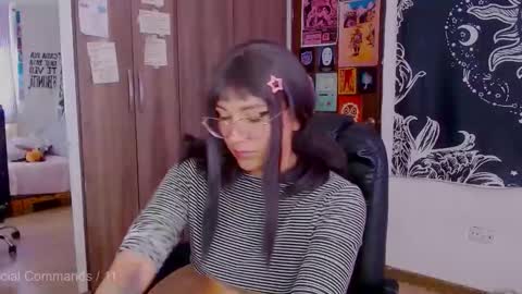 Melissa  -  -  Please help me to reach 100 thumbs up online show from October 16, 4:30 pm