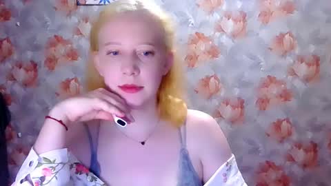 Snapshot of mel_mellie chatting on May 11, 12:16 am Mel Mellie online show from May 11, 12:16 am