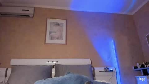  Start every day 2000 - 700 online show from September 24, 11:30 pm