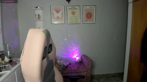 Snapshot of melaany_ chatting on September 23, 12:35 am Melaany online show from September 23, 12:35 am