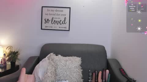 melan_owen online show from September 10, 11:21 am