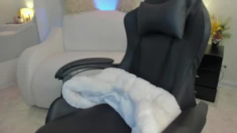 melan_owen online show from May 7, 11:04 am