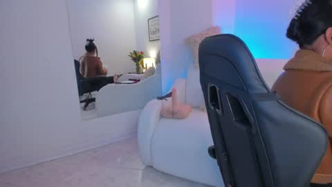 melan_owen online show from June 7, 11:03 am