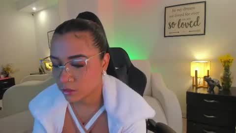 Snapshot of melan_owen chatting on June 20, 11:02 am melan_owen online show from June 20, 11:02 am