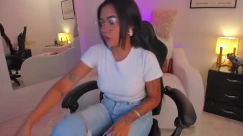 Snapshot of melan_owen chatting on June 27, 11:04 am melan_owen online show from June 27, 11:04 am