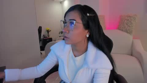 Snapshot of melan_owen chatting on July 12, 11:01 am melan_owen online show from July 12, 11:01 am