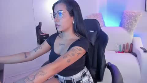 Snapshot of melan_owen chatting on July 24, 2:04 pm melan_owen online show from July 24, 2:04 pm