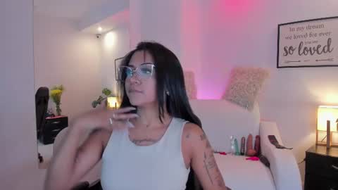 Snapshot of melan_owen chatting on July 27, 6:48 pm melan_owen online show from July 27, 6:48 pm