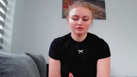 Melania online show from February 16, 12:45 pm