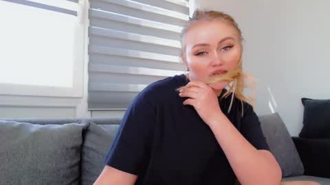 Melania online show from April 14, 12:00 pm