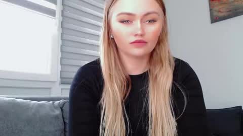 Snapshot of melani_a chatting on April 26, 12:03 pm Melania online show from April 26, 12:03 pm